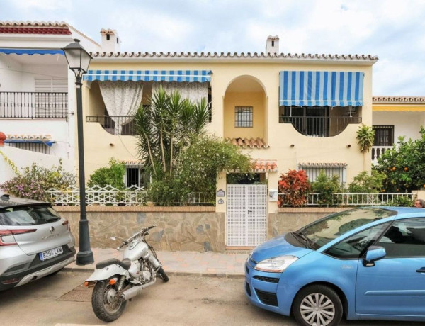 Chalet adosado en venta en  Avenida Finlandia , Fuengirola photo 3