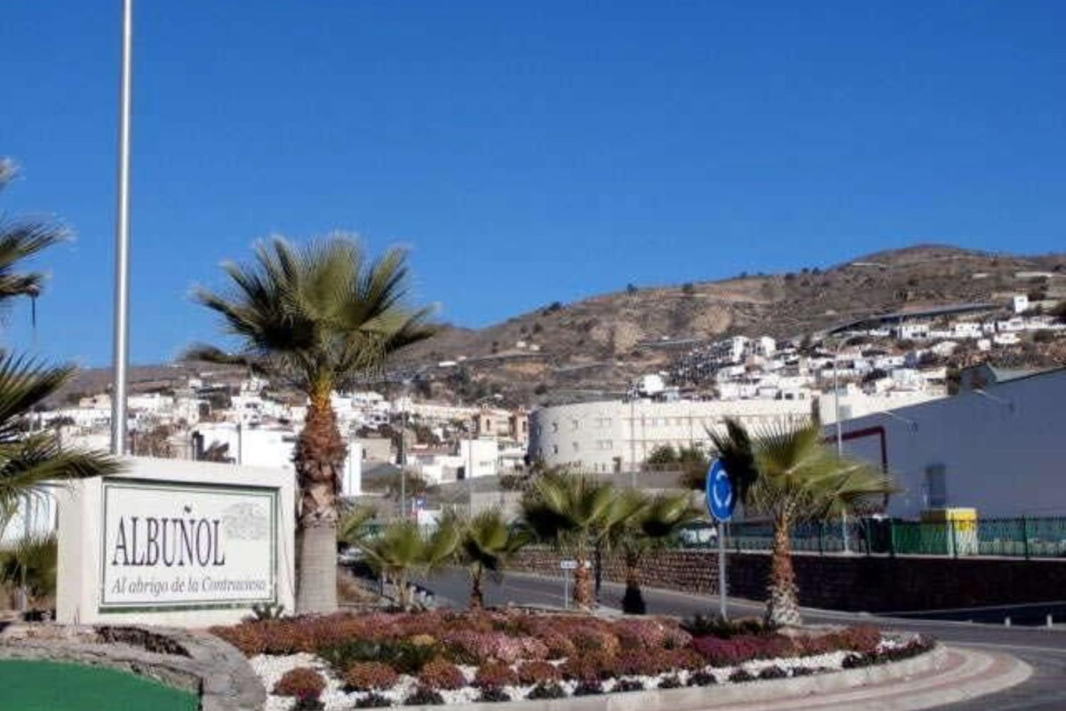 Propiedades en venta y alquiler en España photo 1