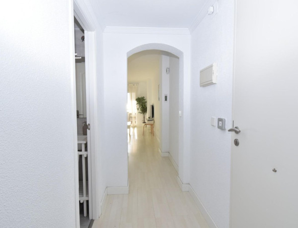 Продажа квартиры в Calle Rompeolas, 2, Chiclana de la Frontera thumbnail 1