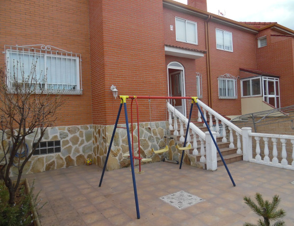 Chalet adosado en venta en  Calle Sorozábal, 45 , Azuqueca de Henares photo 3