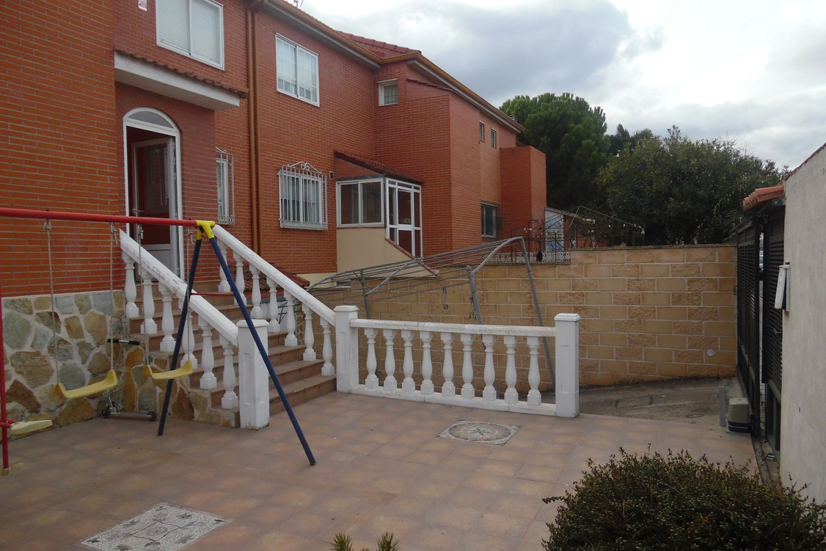 Sale of townhouse in  Calle Sorozábal, 45 , Azuqueca de Henares photo 5
