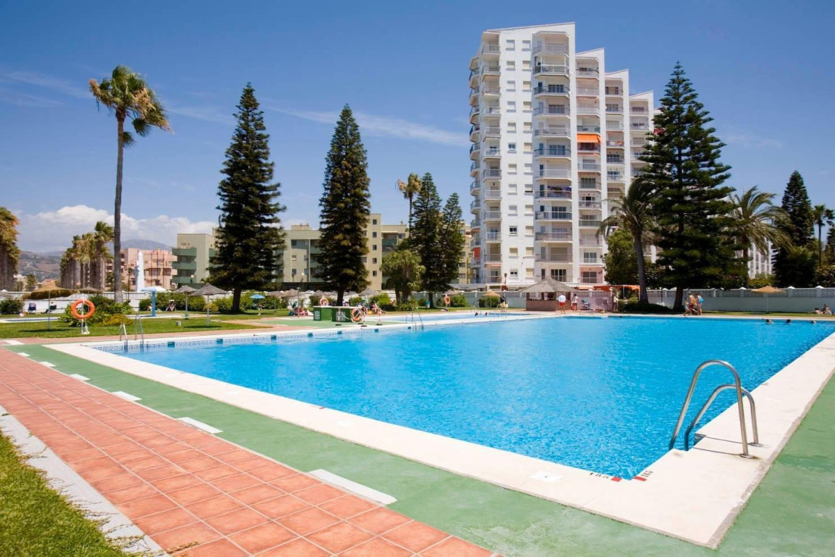 Продажа квартиры на Paseo Maritimo, Салобреña
photo 1