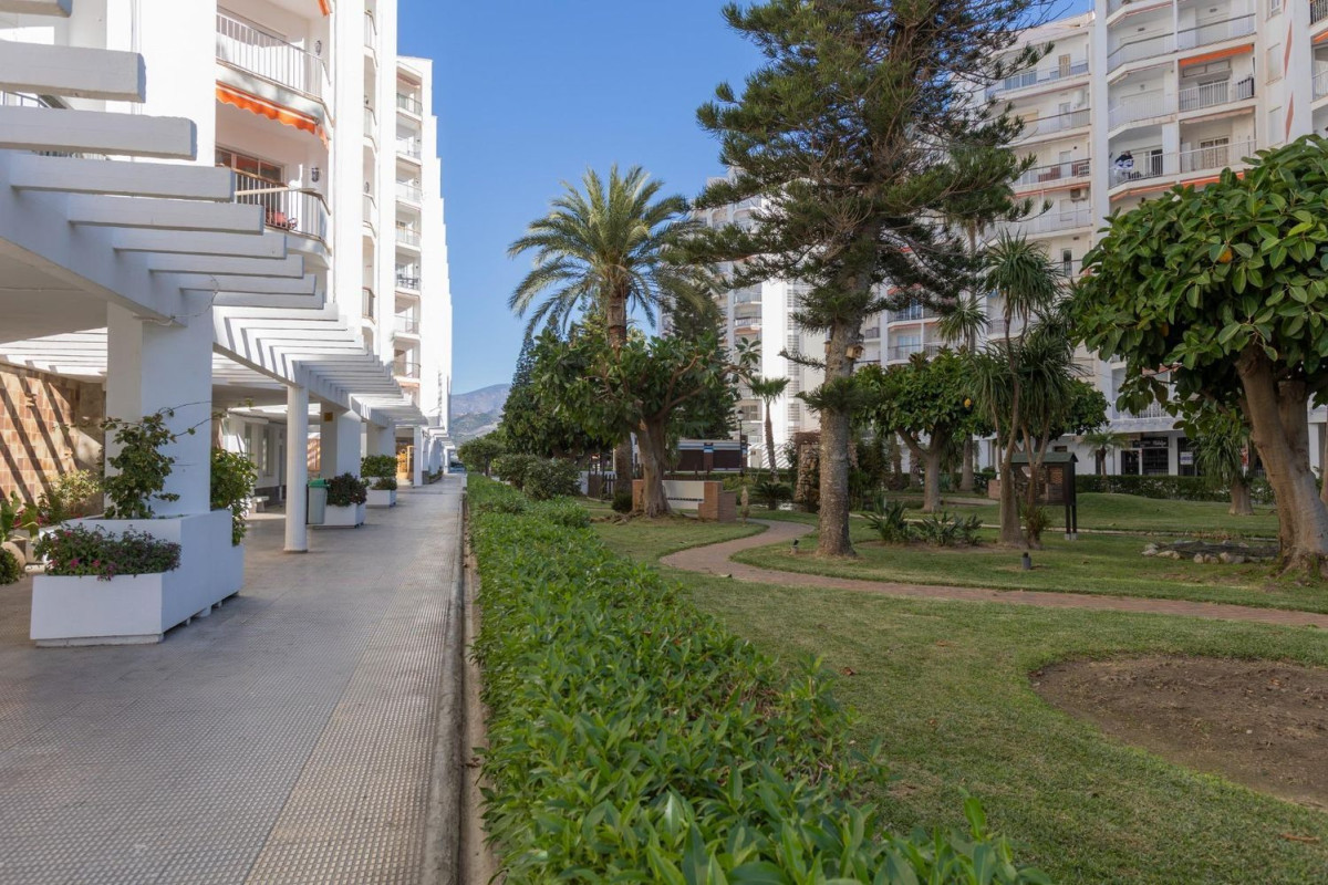 Продажа квартиры на Paseo Maritimo, Салобреña
photo 2