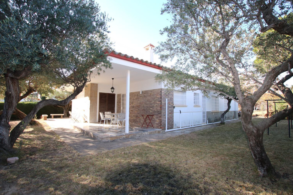 Sale of independent chalet in Urb. Tarraco, Cambrils
 photo 2