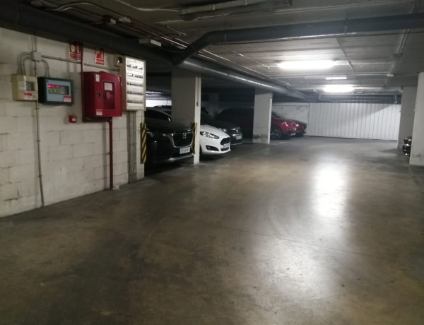 Продается гараж по адресу  Calle Amador de los Ríos, 26 , Sevilla photo 3