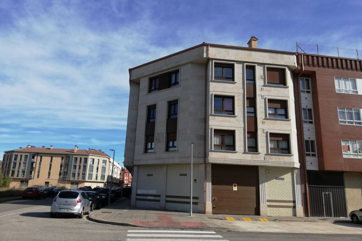 Piso en venta en calle Carmelo Alonso Bernaola, 13, Medina de Pomar
 photo 2