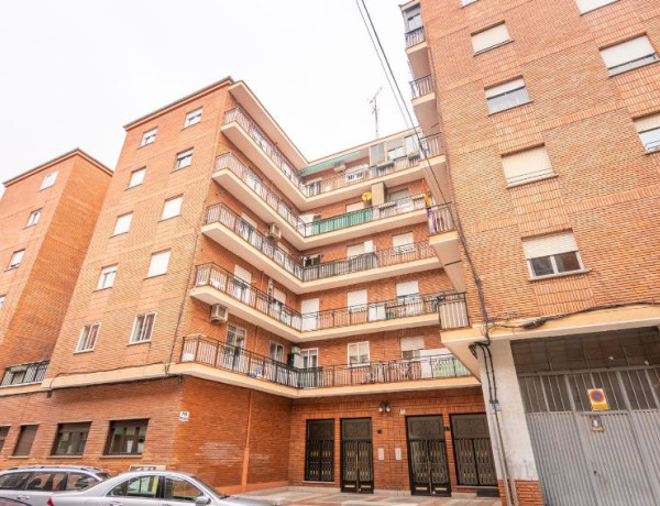 Apartment for sale in Calle Begonias, Salamanca photo 1