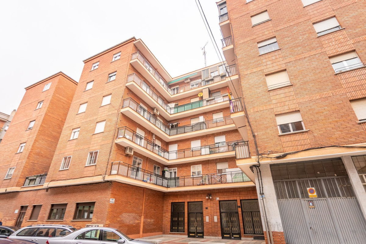 Sale of apartment in Calle Begonias, Salamanca
 photo 2