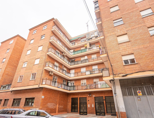 Apartment for sale in Calle Begonias, Salamanca thumbnail 1