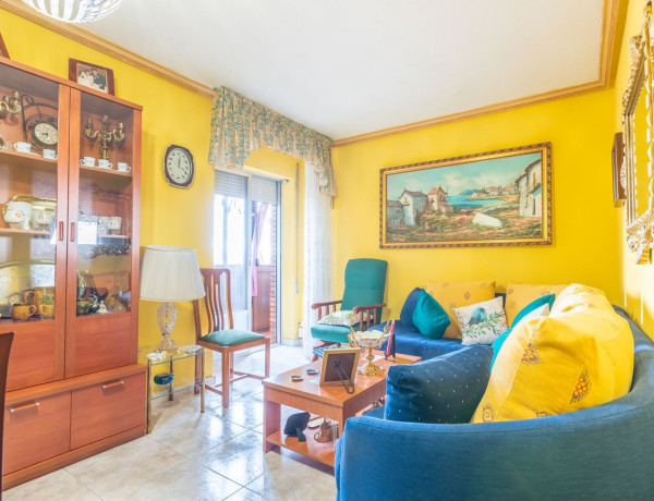 Apartment for sale in  Calle Begonias, Salamanca photo 4