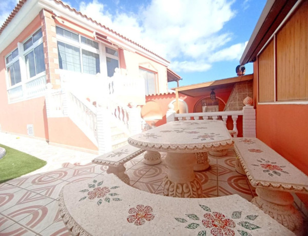 Chalet independiente en alquiler en Calle Francisco de Quevedo , San Bartolomé de Tirajana thumbnail 1