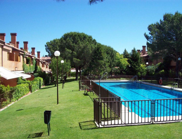 Semi-detached house for sale in  El Burgo , Las Rozas de Madrid photo 2