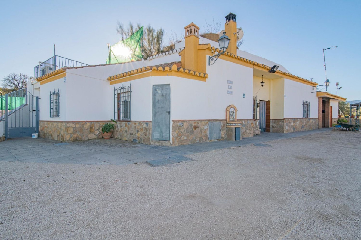 Casa o chalet independiente en venta en calle Cruz, Cortes y Graena
photo 1