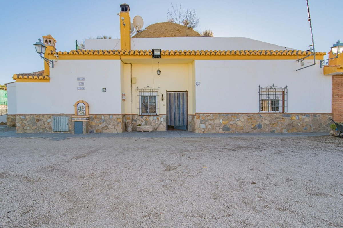 Casa o chalet independiente en venta en calle Cruz, Cortes y Graena
photo 4