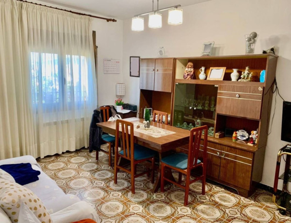 Detached villa for sale in Calle Linares, Badalona thumbnail 1