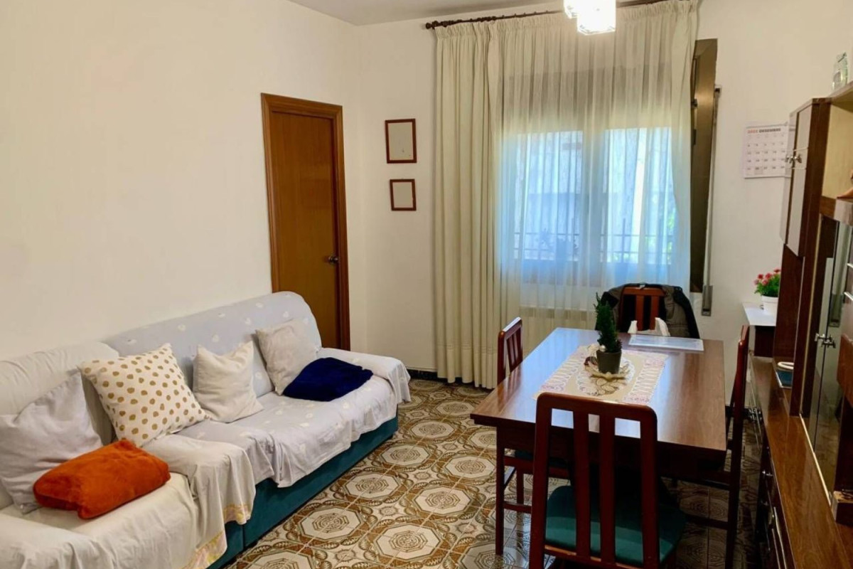 Продажа отдельного шале в Calle Linares, Бадалона photo 3
