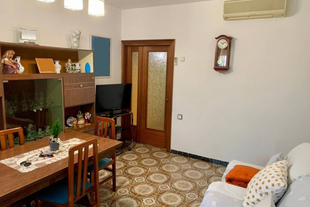 Продажа отдельного шале в Calle Linares, Бадалона photo 4