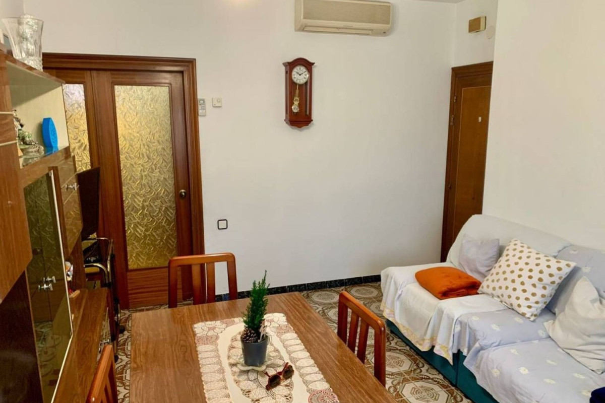 Продажа отдельного шале в Calle Linares, Бадалона photo 5