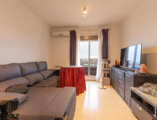 Продажа квартиры в Calle Santa Adela, Granada thumbnail 1