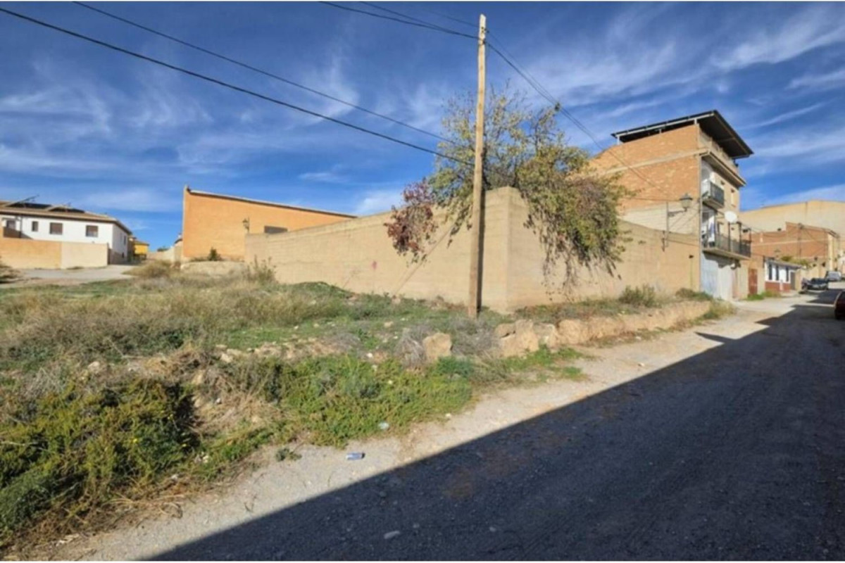 Terreno en venta en Padul, Granada photo 1