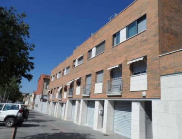 Semi-detached house for sale in  Calle de Santa Victória , Castellar del Vallès photo