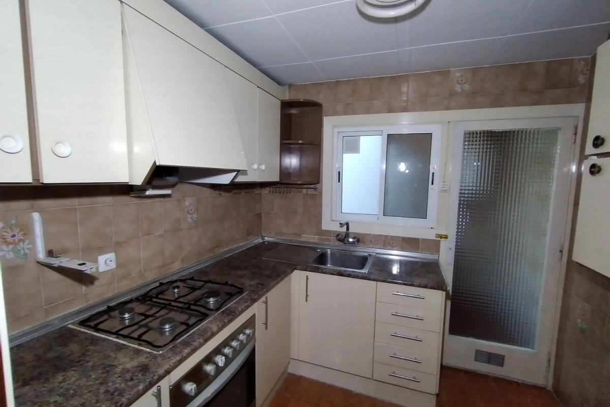 Sale of apartment in Avenida del Parc, Cornellà de Llobregat
 photo 5