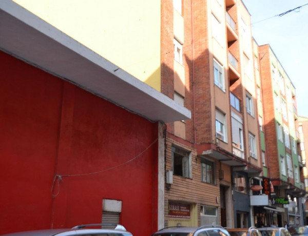 Piso en venta en  Calle Bonifacio del Castillo, Torrelavega photo