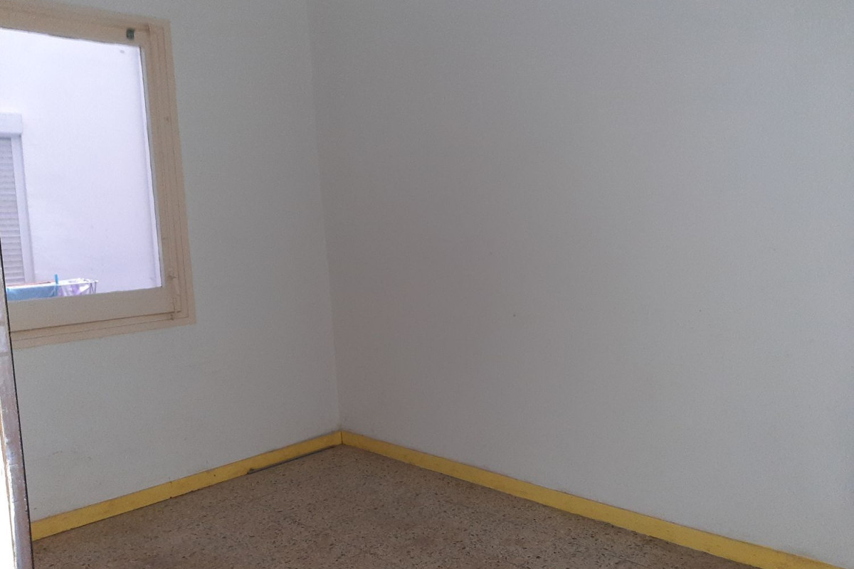 Sale of apartment in Calle de Tomàs Bretón, Esplugues de Llobregat
 photo 2