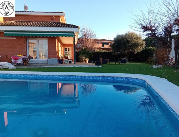 Detached villa for sale in Calle Can Prunell, 32, Girona photo 1