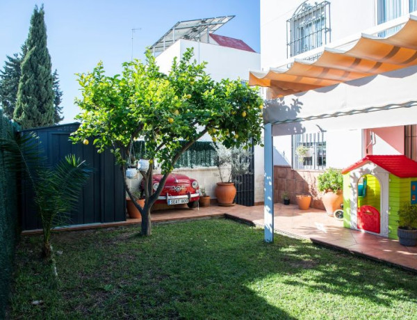 Chalet independiente en venta en Centro , Bormujos photo 1