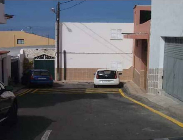 Chalet independiente en venta en  Calle la Isa, Adeje photo