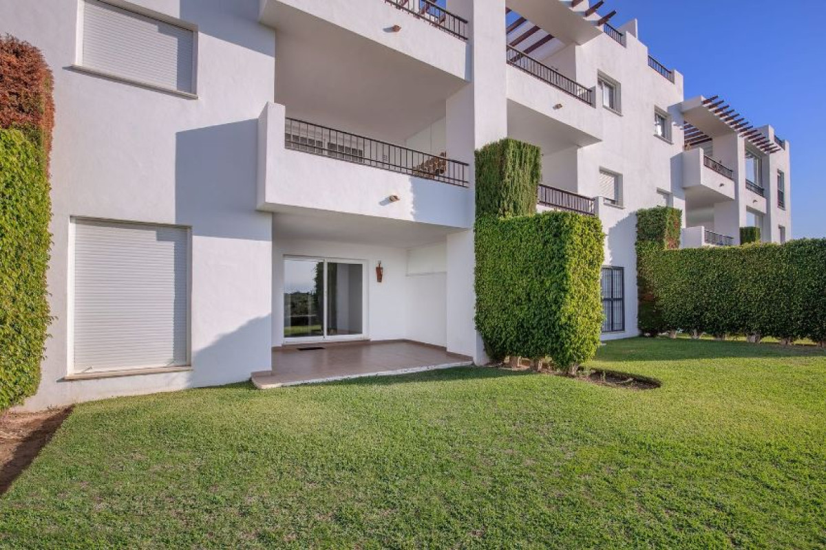 Venta de bajo en Los Arqueros-Puerto del Almendro, Benahavís
photo 1