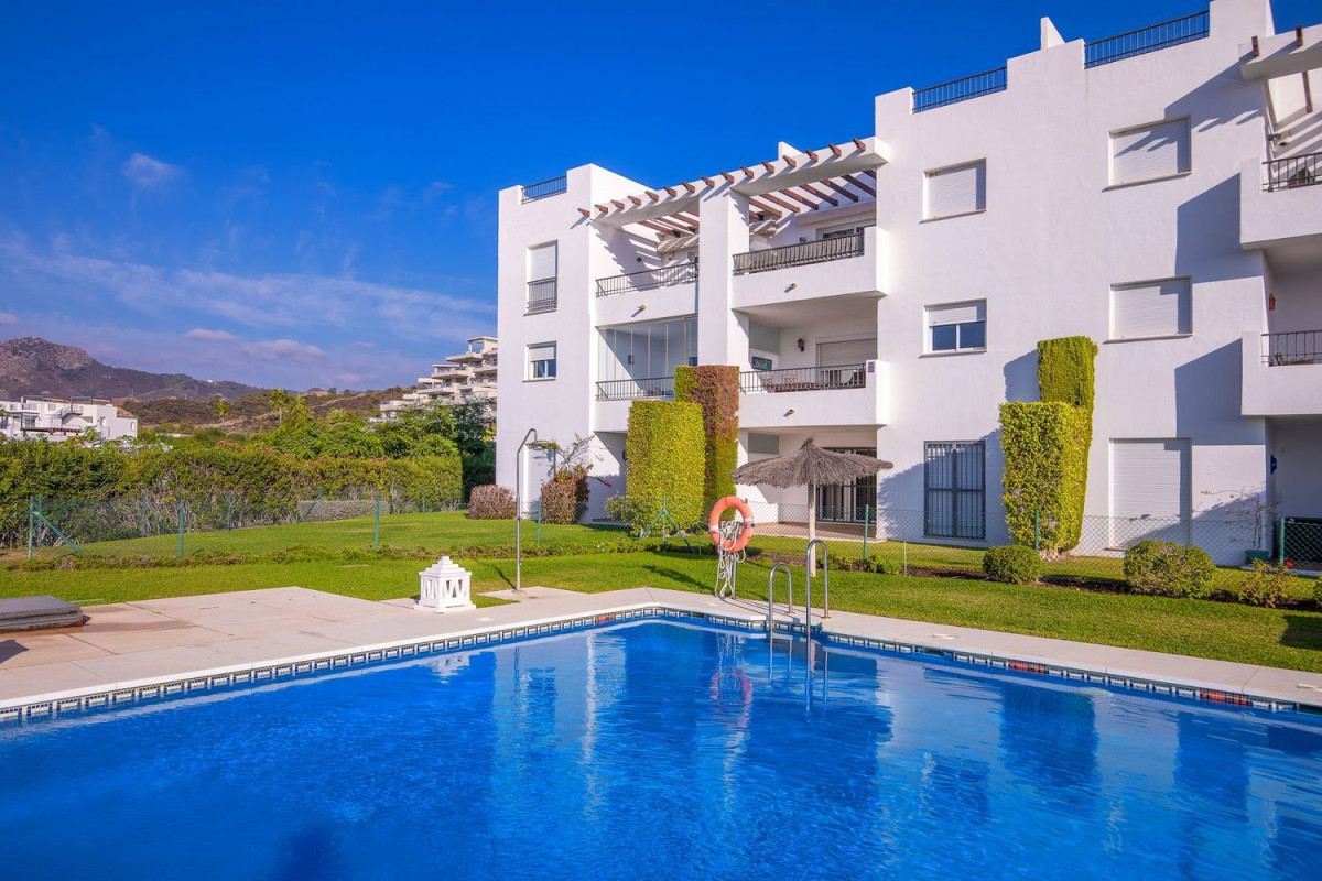 Venta de bajo en Los Arqueros-Puerto del Almendro, Benahavís
photo 4