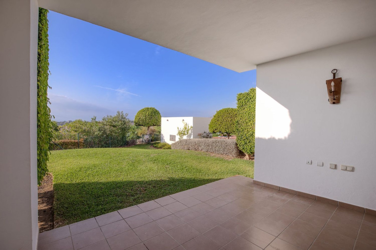 Venta de bajo en Los Arqueros-Puerto del Almendro, Benahavís
photo 5