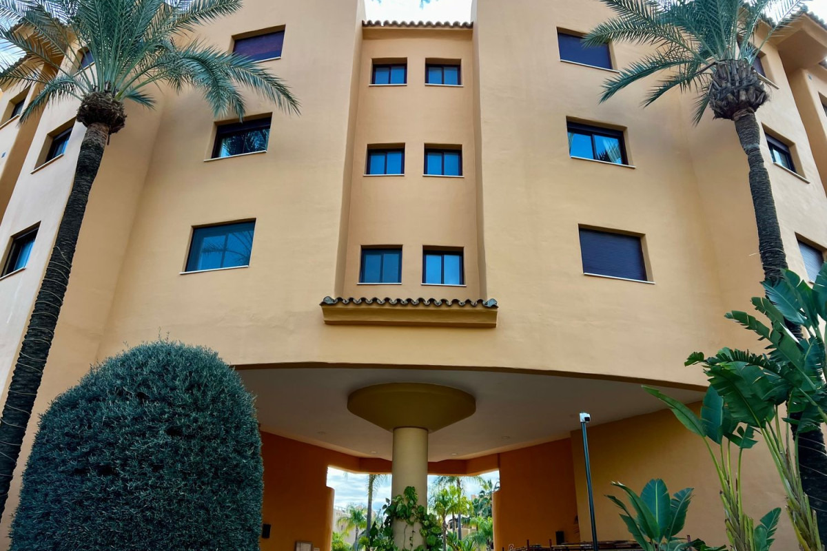 Sale of apartment in Calle Trajano, Estepona
 photo 3