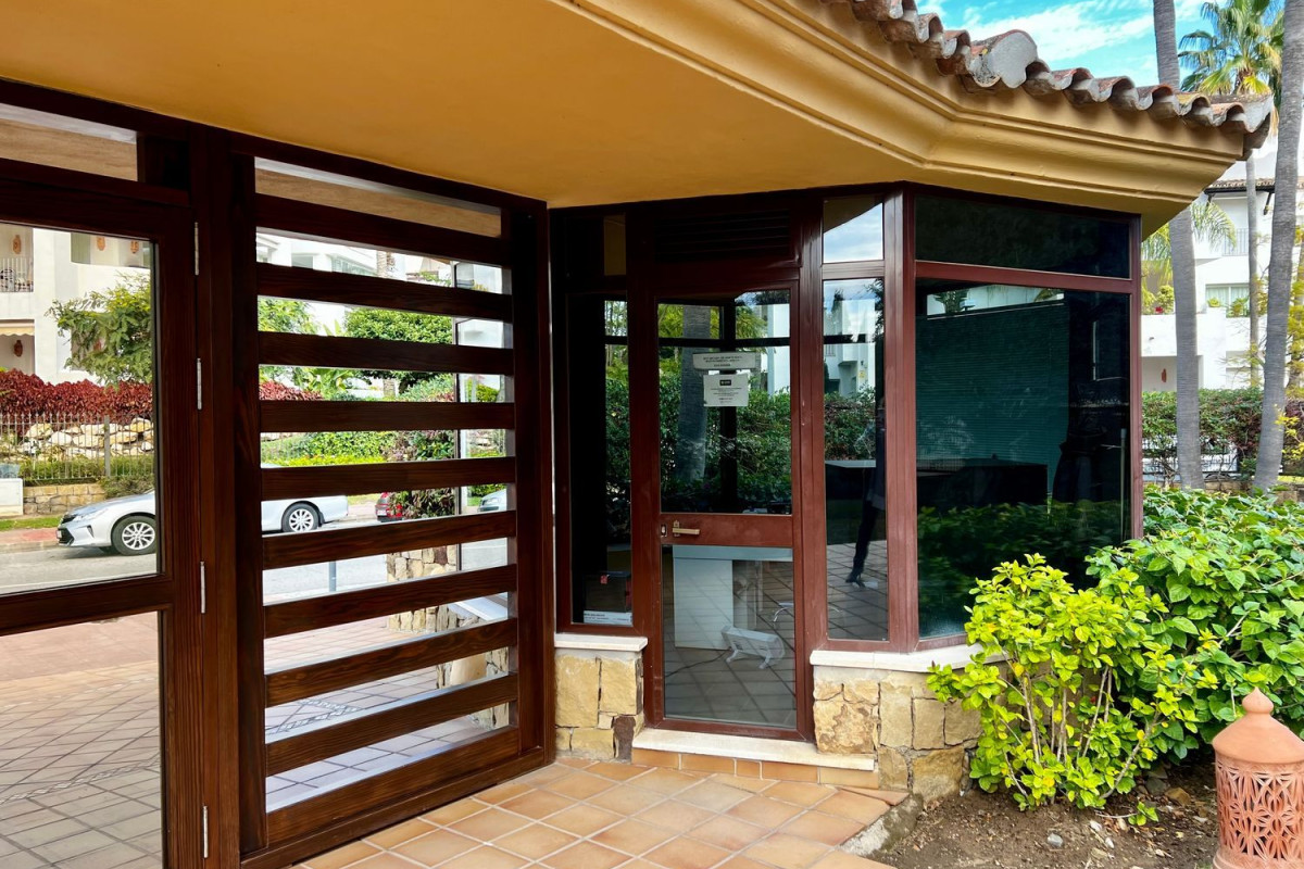 Sale of apartment in Calle Trajano, Estepona
 photo 4