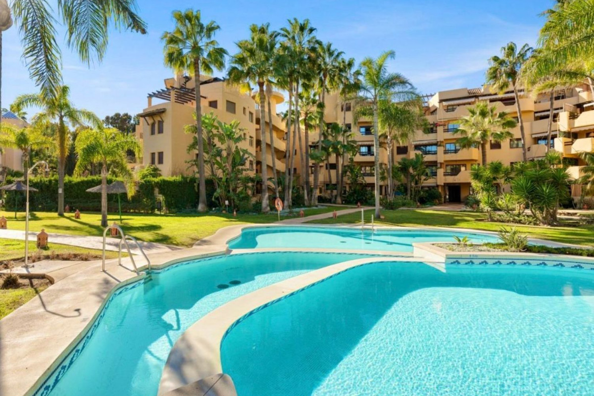 Sale of apartment in Calle Trajano, Estepona
 photo 5