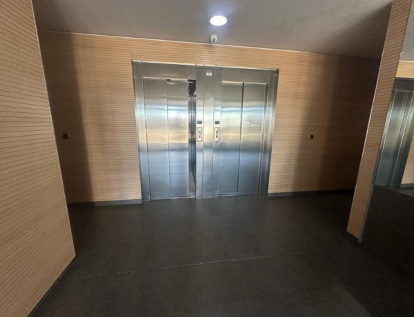 Duplex en venta en Calle Picasso, Lleida photo 3