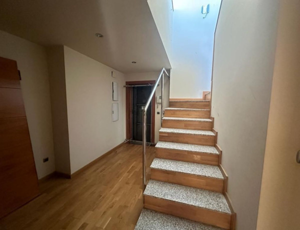 Duplex en venta en Calle Picasso, Lleida photo 4
