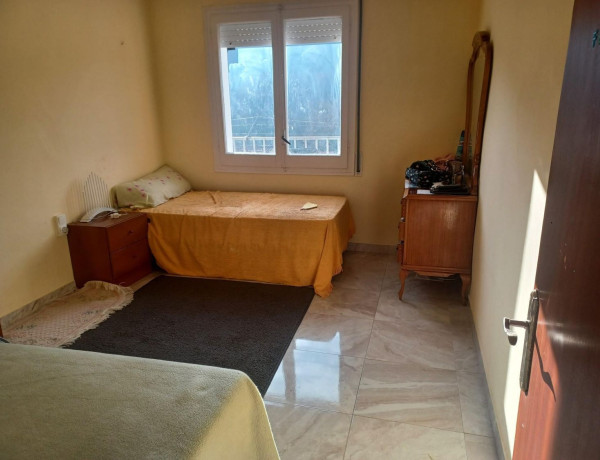 Piso en venta en , Olot photo 3