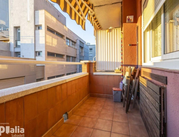 Piso en venta en  Calle de l'Estrella, 218, Sabadell photo 1