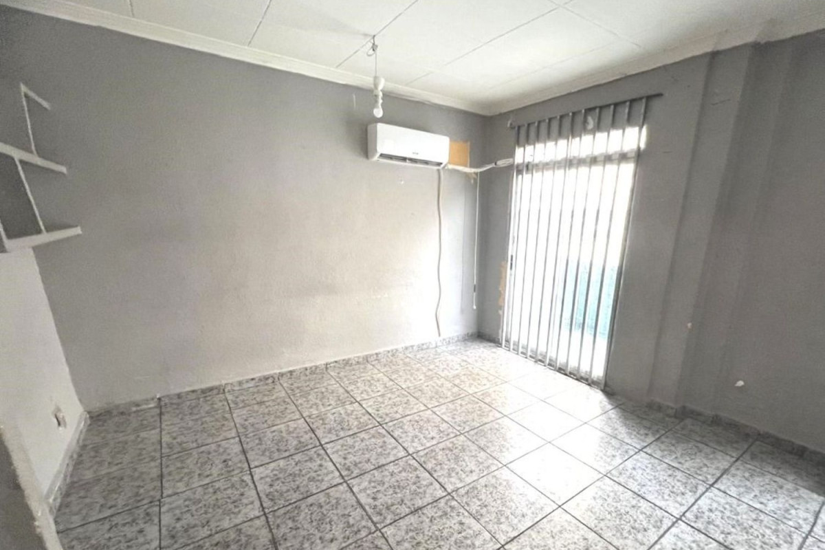 Sale of apartment in Calle dels Reis Catòlics, La Pobla de Vallbona
photo 1