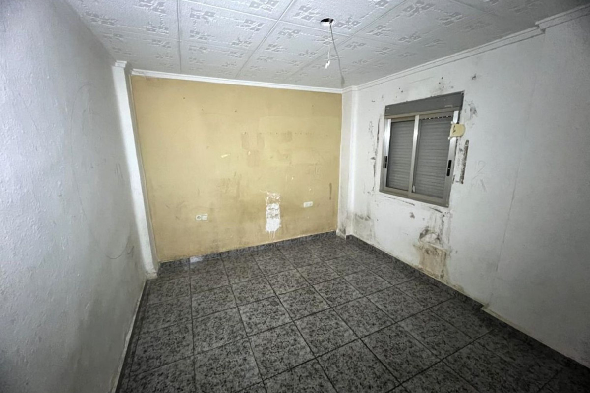 Sale of apartment in Calle dels Reis Catòlics, La Pobla de Vallbona
photo 4