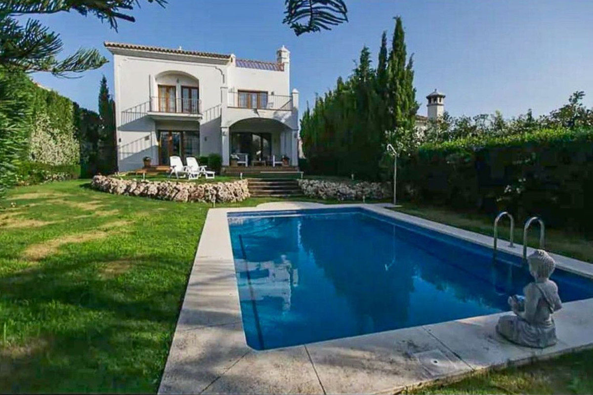 Venta de chalet independiente en Urb. Selwo, Estepona
 photo 3