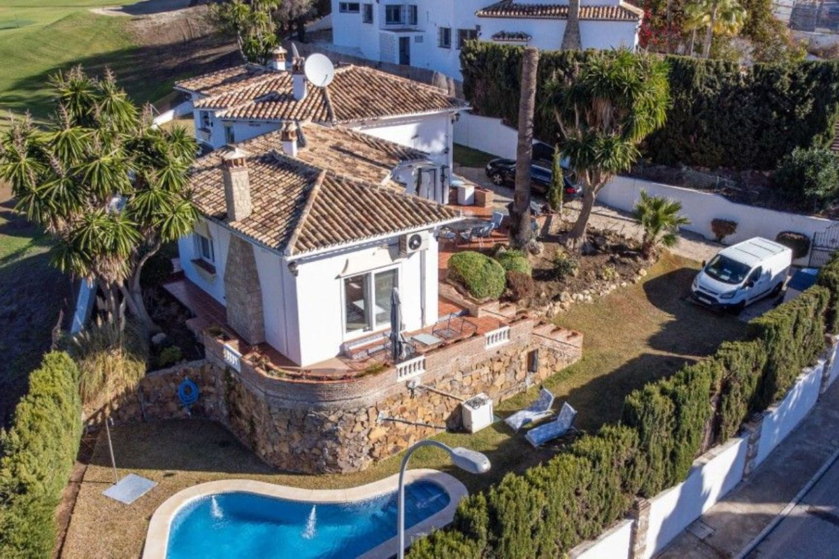 Sprzedaż niezależnego domku jednorodzinnego w  Urb. Riviera del Sol, Mijas photo 2