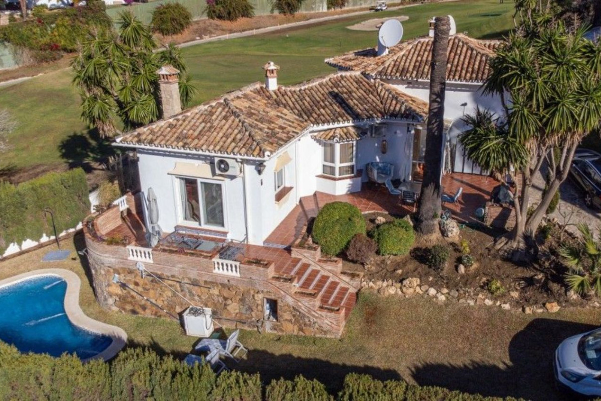 Sprzedaż niezależnego domku jednorodzinnego w  Urb. Riviera del Sol, Mijas photo 3