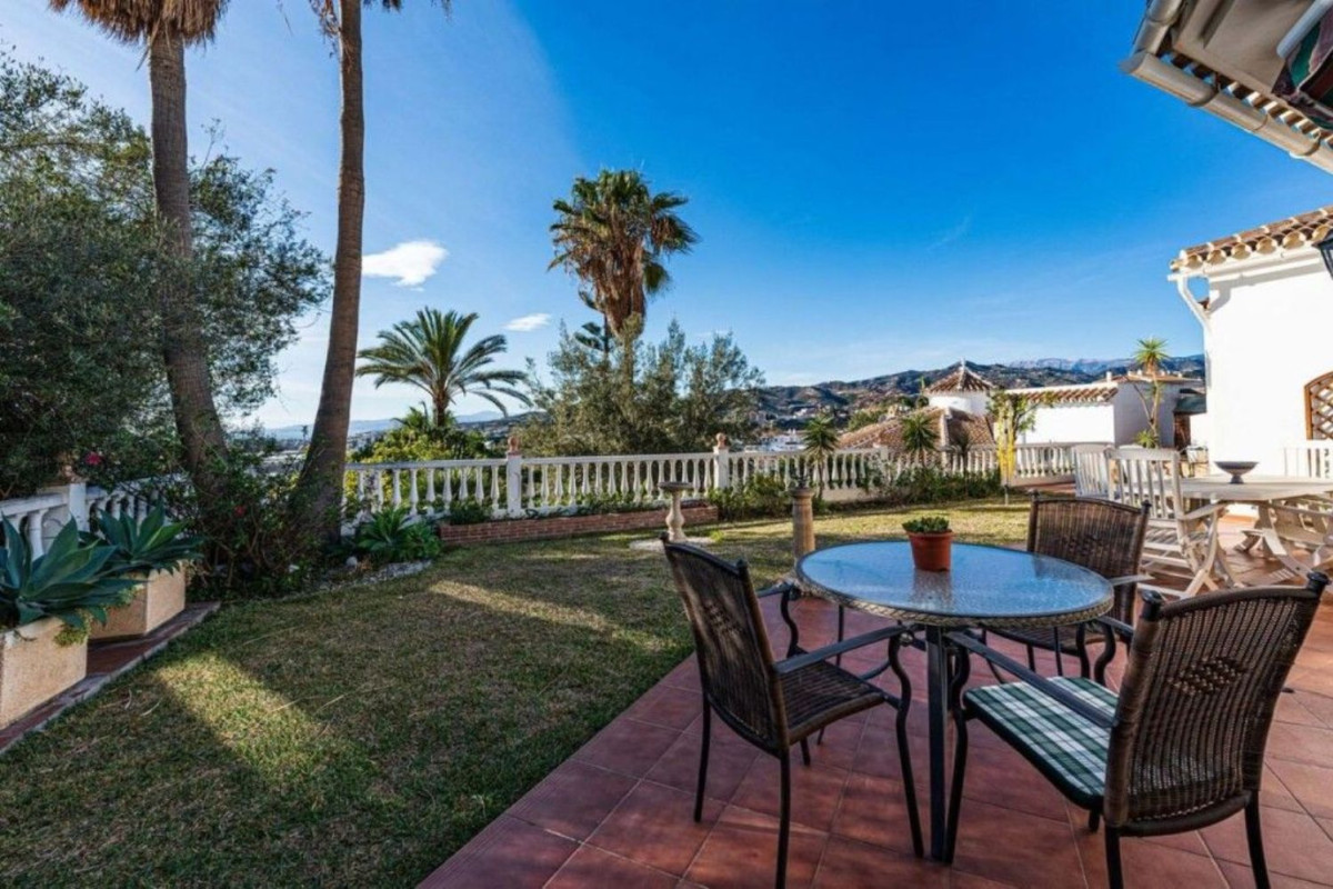 Продажа отдельного шале в  Urb. Torrox Park, Торрокс photo 2