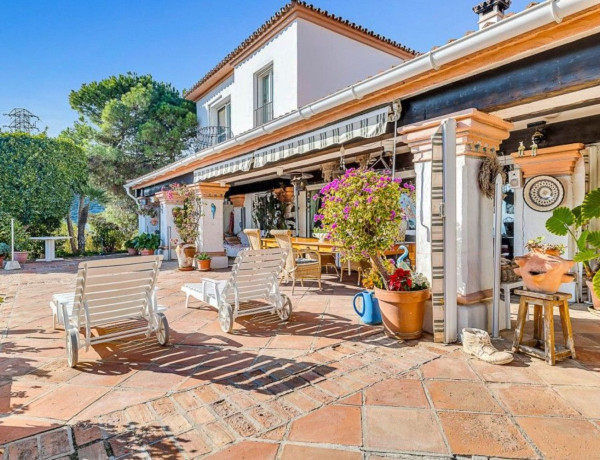 Detached villa for sale in Urb. Selwo, Estepona thumbnail 2