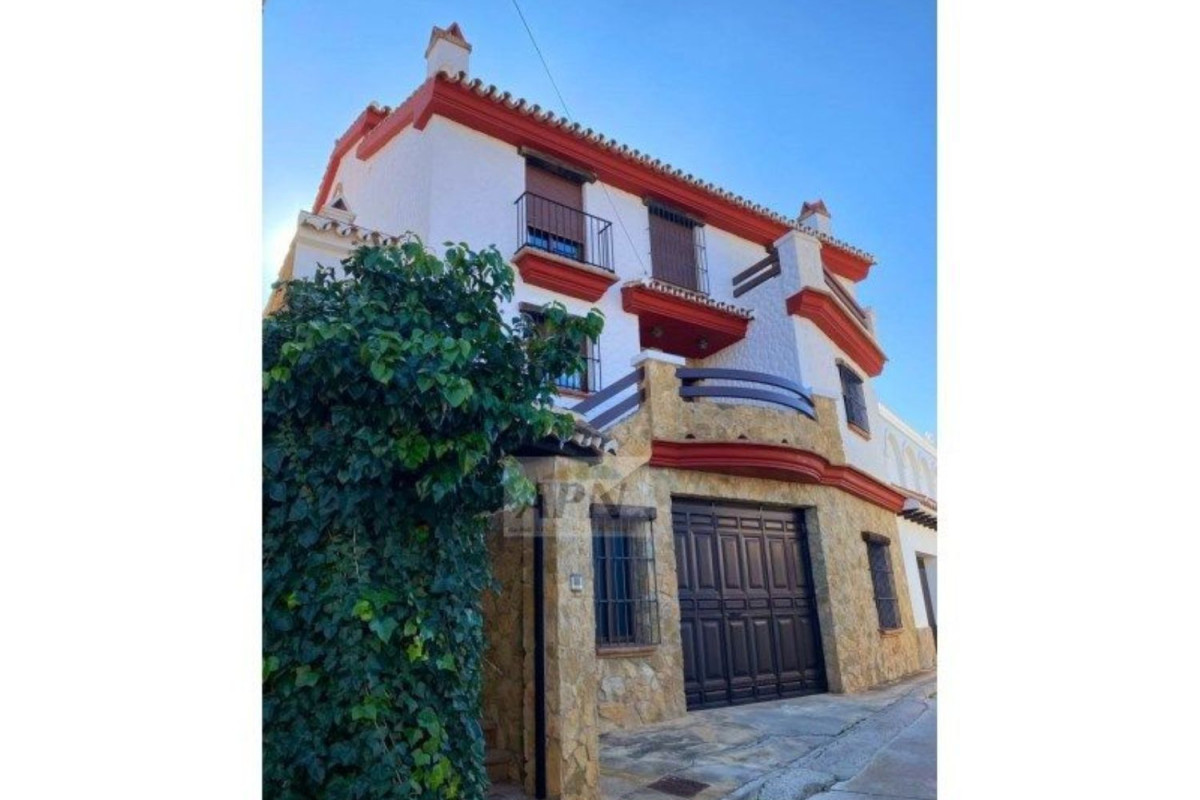 Продажа отдельного шале в , Алора photo 1