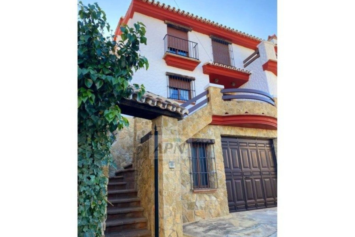 Продажа отдельного шале в , Алора photo 2
